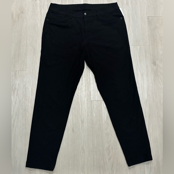 lululemon athletica Black ABC Classic-Fit 5 Pocket Pant - Picture 6 of 11